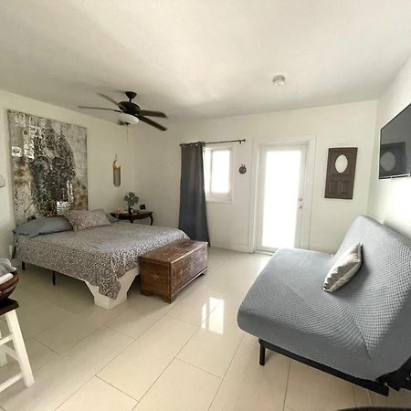 Private Studio Blocks From Coconut Grove 마이애미 외부 사진