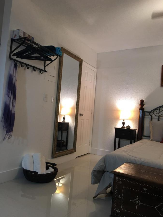 Private Studio Blocks From Coconut Grove 마이애미 외부 사진