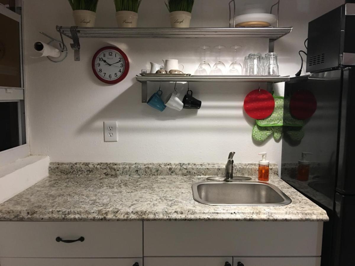 Private Studio Blocks From Coconut Grove 마이애미 외부 사진