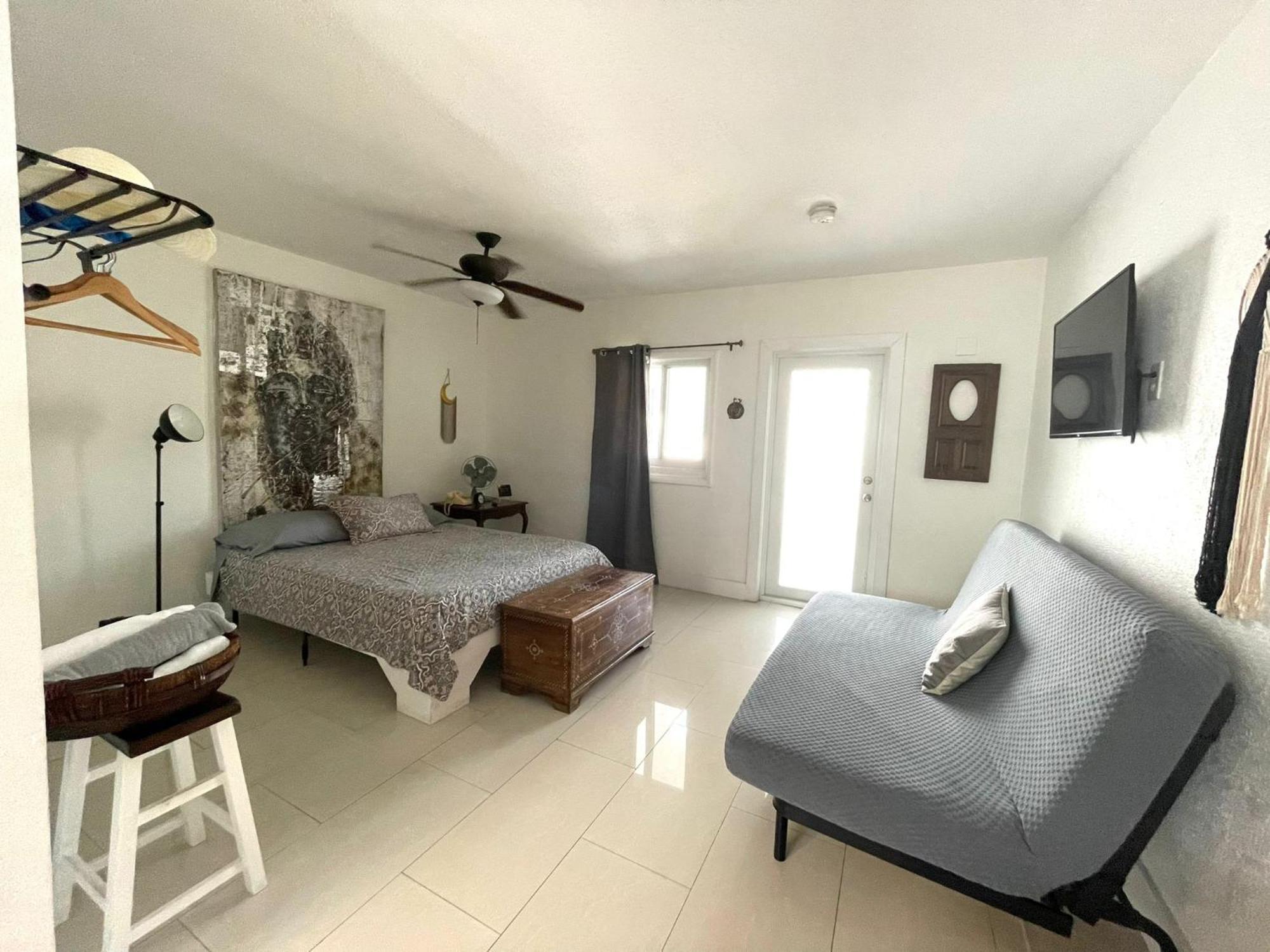 Private Studio Blocks From Coconut Grove 마이애미 외부 사진