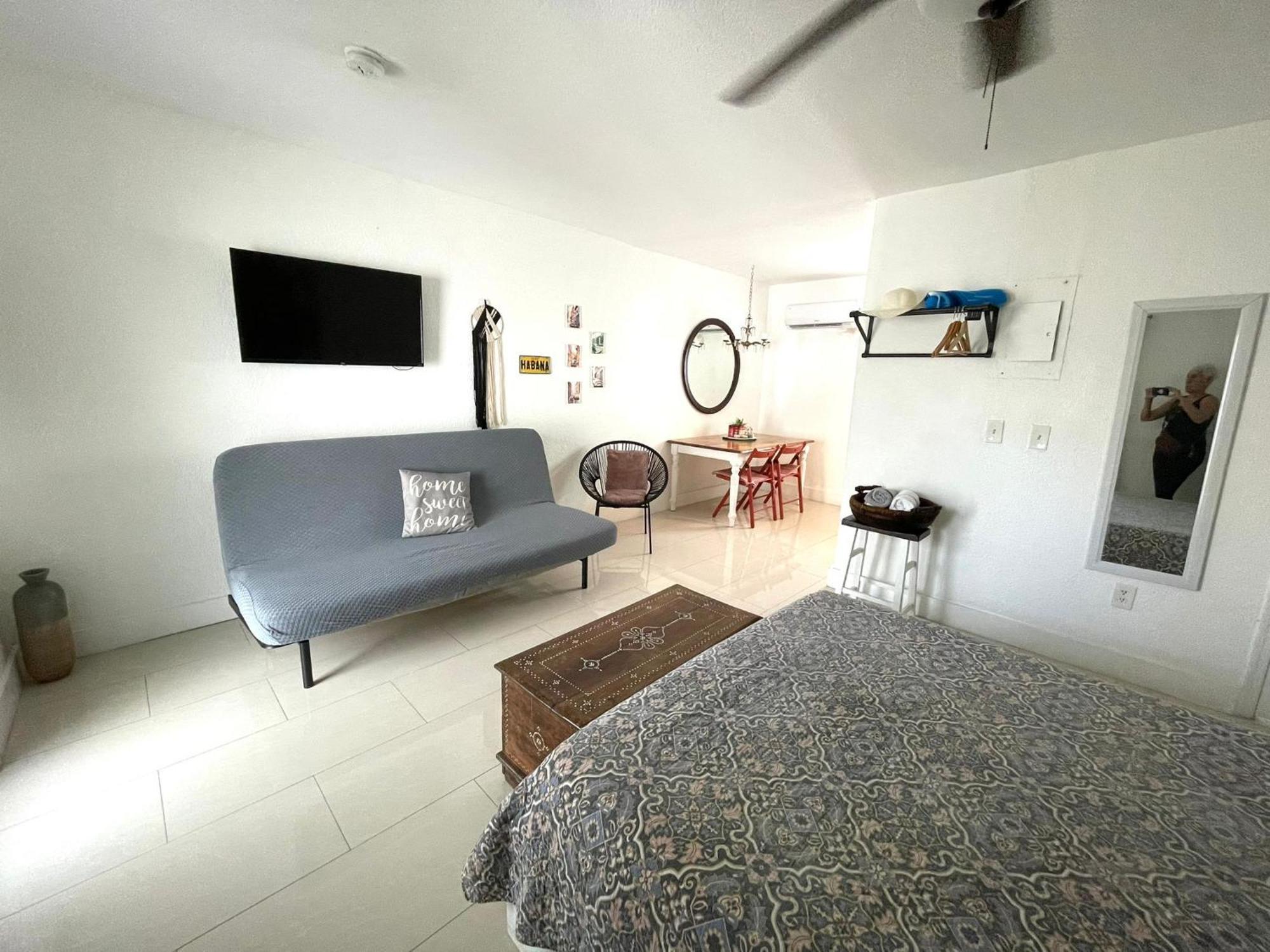 Private Studio Blocks From Coconut Grove 마이애미 외부 사진