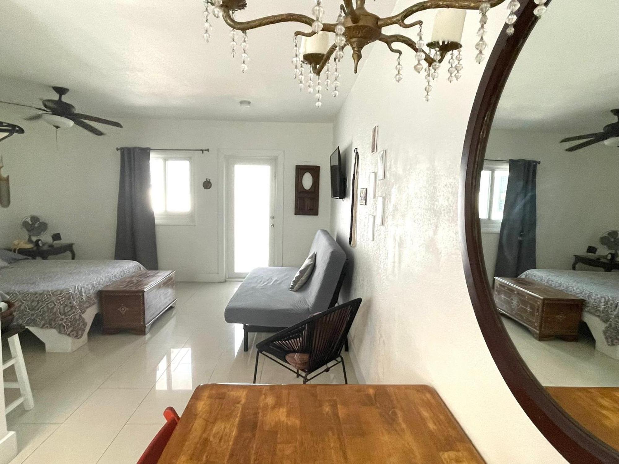 Private Studio Blocks From Coconut Grove 마이애미 외부 사진