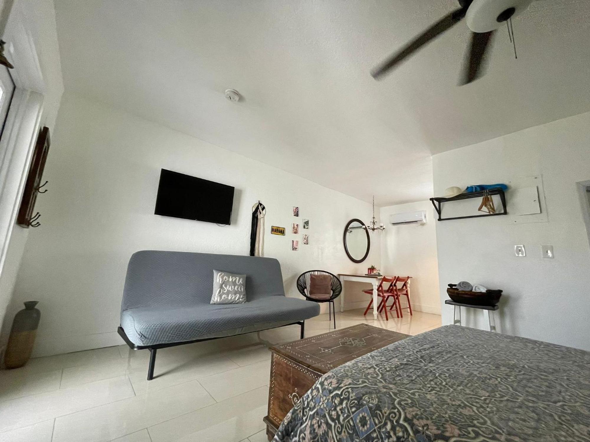 Private Studio Blocks From Coconut Grove 마이애미 외부 사진